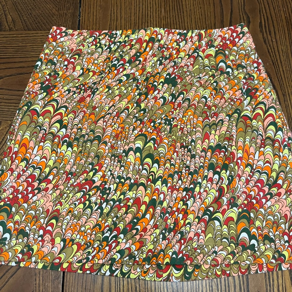 URBAN OUTFITTERS SKIRT. NWOT. SIZE S/P.